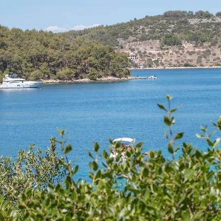 Sunny Side Vela Luka